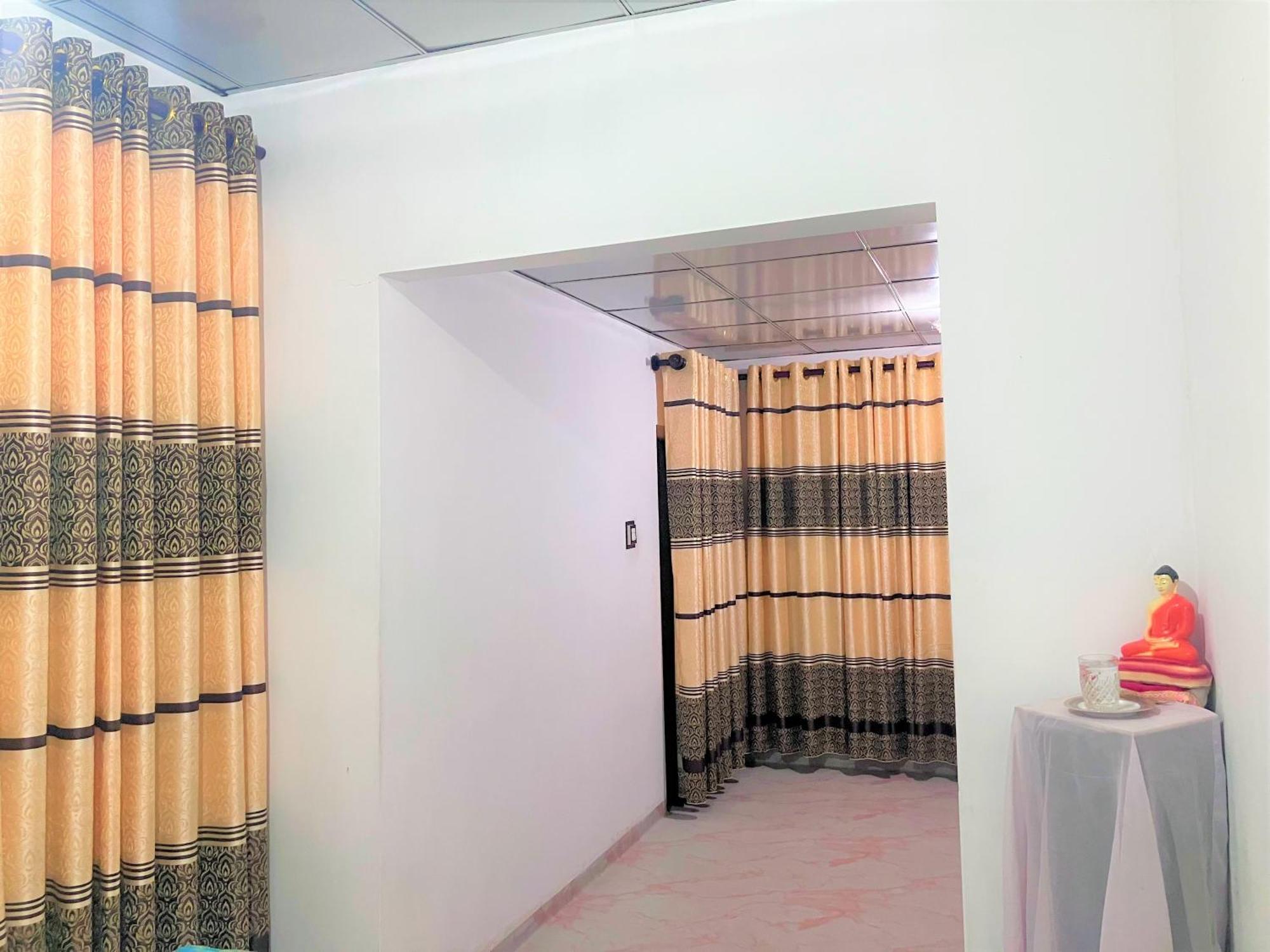 Grand Refuge Holiday Rooms Anuradhapura Bagian luar foto